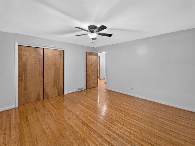 Building Photo - 69 Plaza Dr