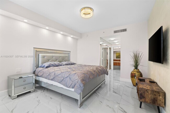 Building Photo - 17875 Collins Ave