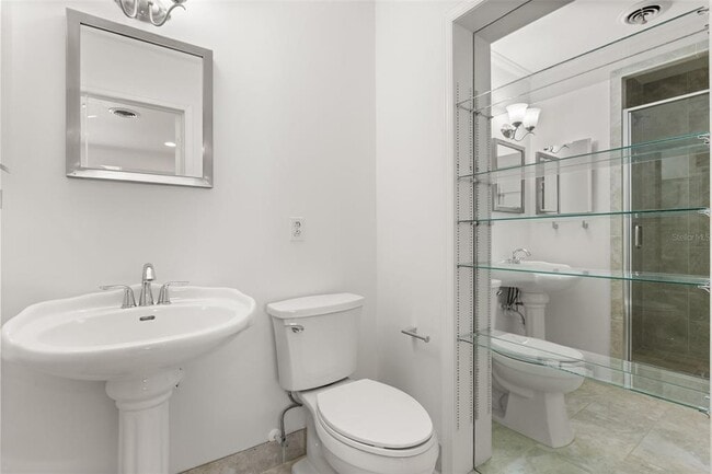 Building Photo - 1711 Chestnut Ave