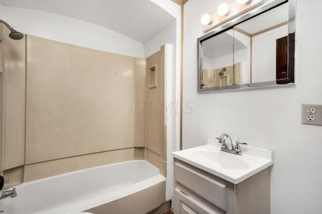 Building Photo - 888-890 Studer Ave