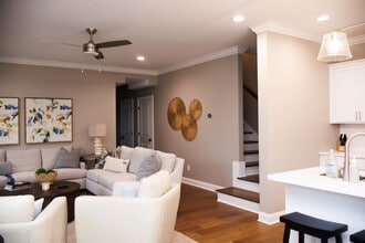 Building Photo - 562 Old Lovers Ln