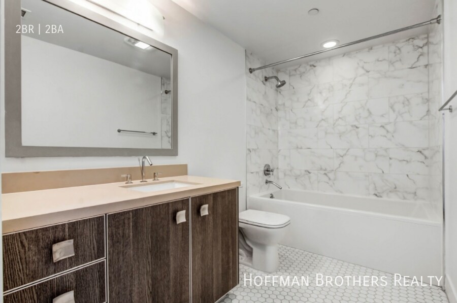 Building Photo - 1168 S Barrington Ave