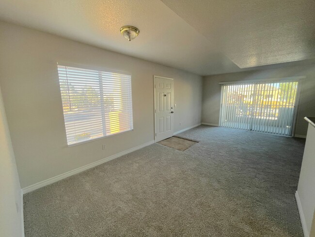 Building Photo - 2bed/2bath in Southwest gated community