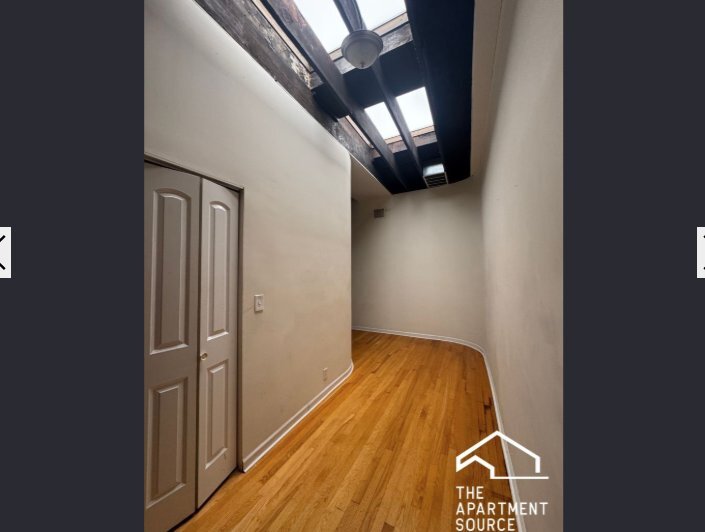 Building Photo - 916 W Belmont Ave