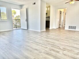 Building Photo - 4549 Greenholme Dr