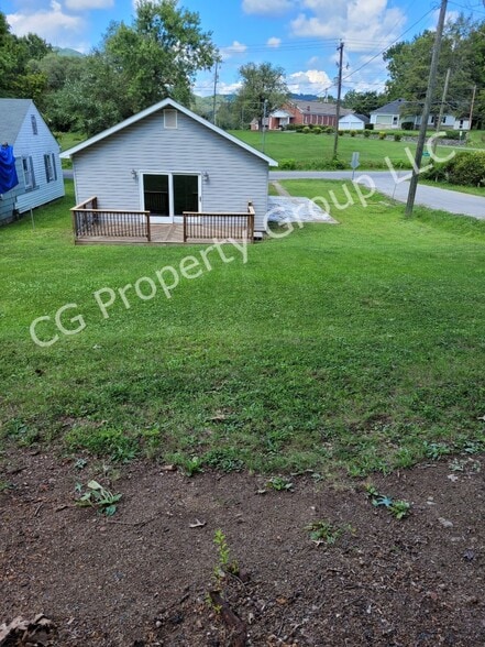 Building Photo - 1417 S Eastman Rd