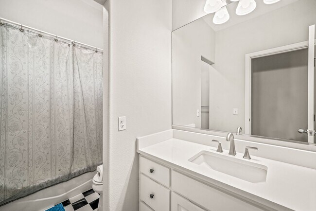 Building Photo - 258 Tuxedo Ave
