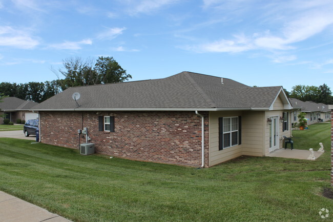 Building Photo - Hickory Hollow