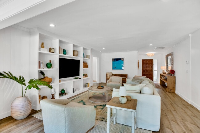 Building Photo - 1830 E Sandpiper Rd