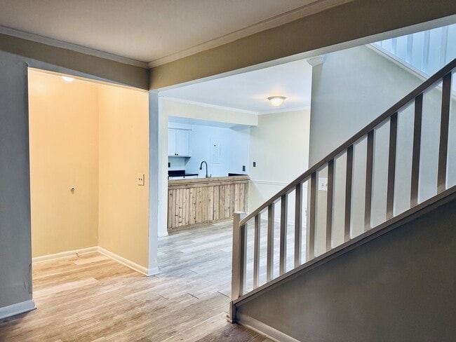 Building Photo - 202 Finley Forest Dr