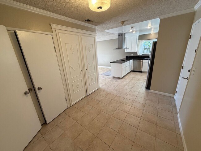 Building Photo - 3 Bedroom | 2 Bathroom | Single family with pool