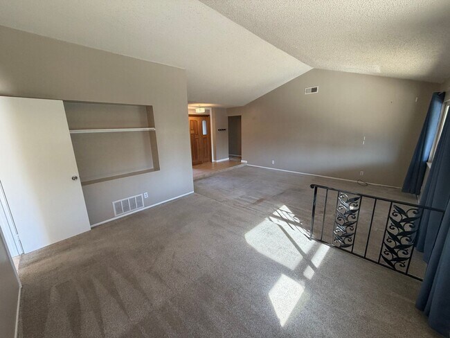 Building Photo - 3 Bedroom | 2 Bathroom | Single family with pool