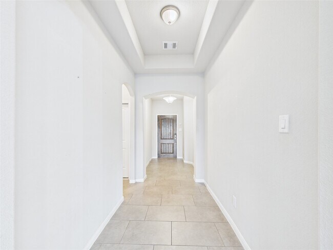 Building Photo - 721 Rim Water Dr