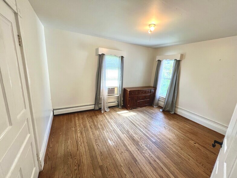 Bedroom with Closet - 1221 Church St