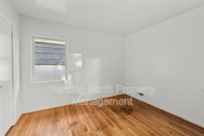 Building Photo - 712 84th St S