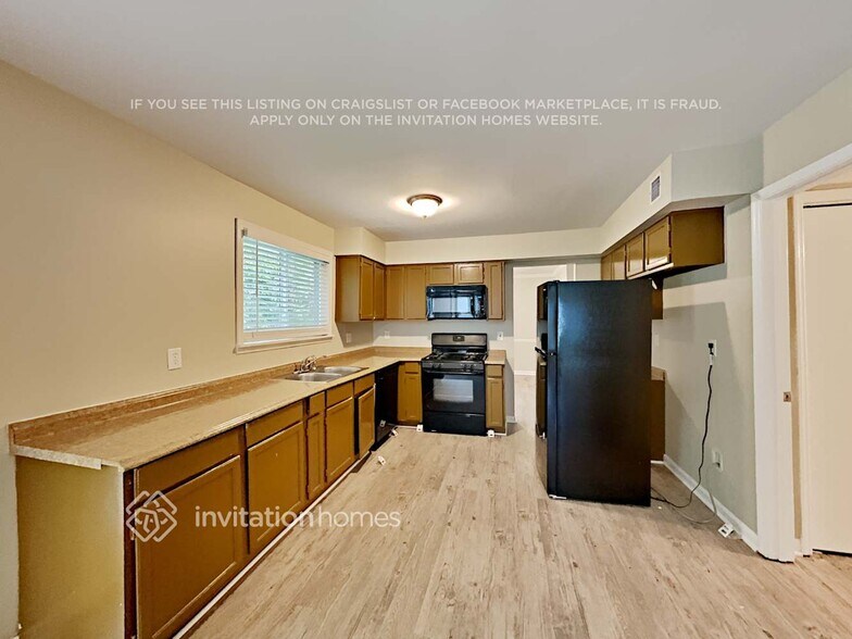 Building Photo - 10430 Meadow Crest Ln