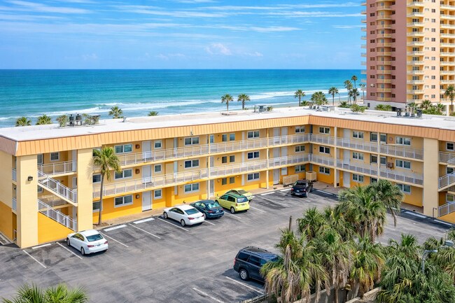 Building Photo - 2 bedroom 2 bathroom unit available now
