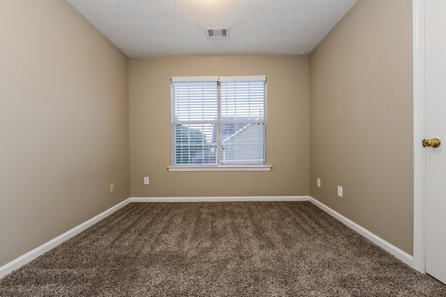 Building Photo - 394 Summer Hill Cir