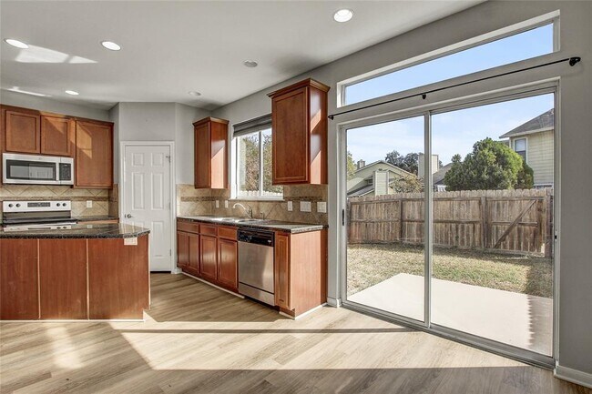 Building Photo - 512 Eberhart Ln
