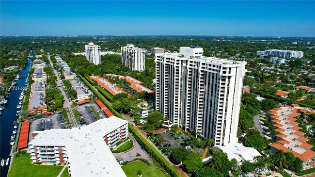 Building Photo - 2000 Towerside Terrace