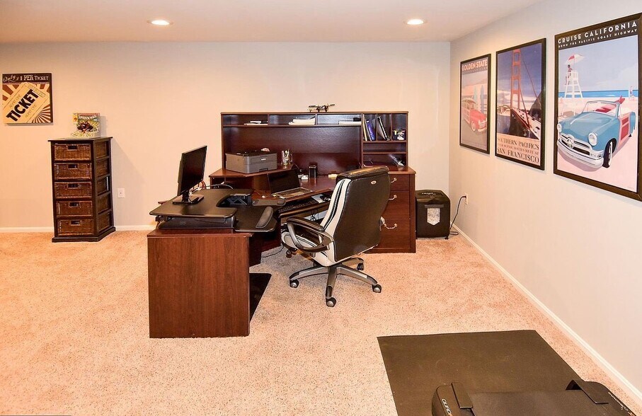 Building Photo - 13926 Deviar Dr