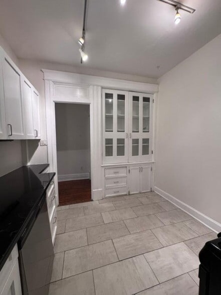Building Photo - 548 Madison Ave