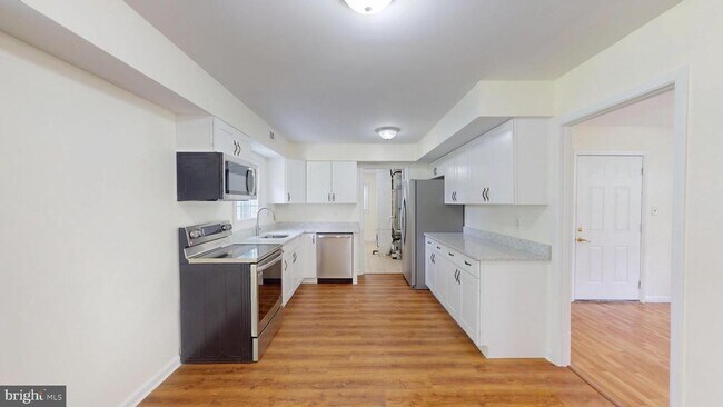 Building Photo - 4025 Chelmont Ln