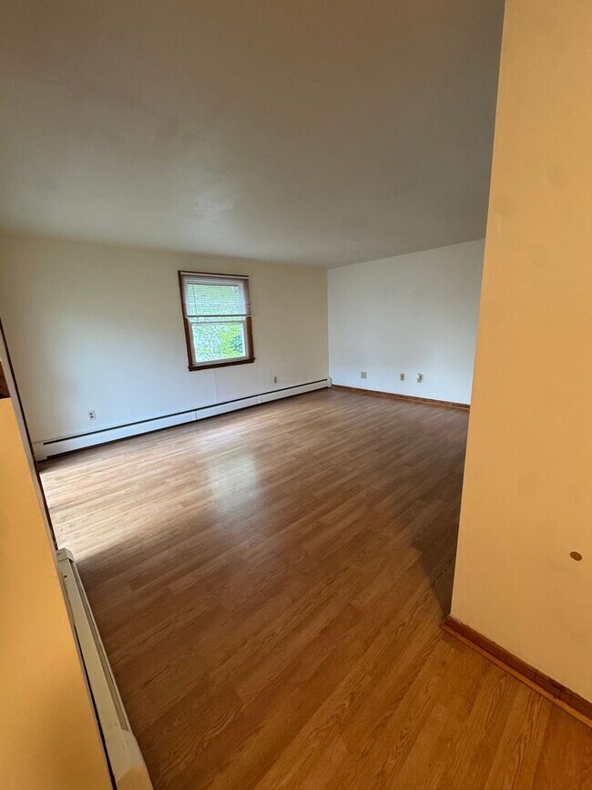 Building Photo - 490 Burritt St