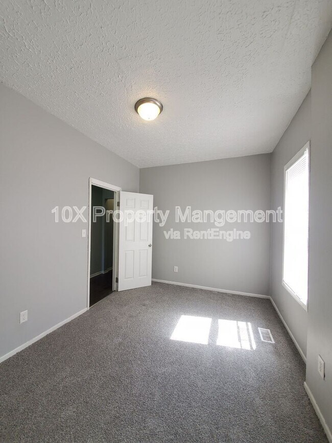 Building Photo - 100 N Harris Ave