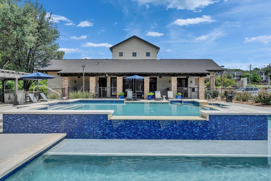 Resort-style swimming pool - Ridgeview