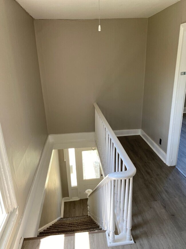 Building Photo - 3 BR, 1 BA House