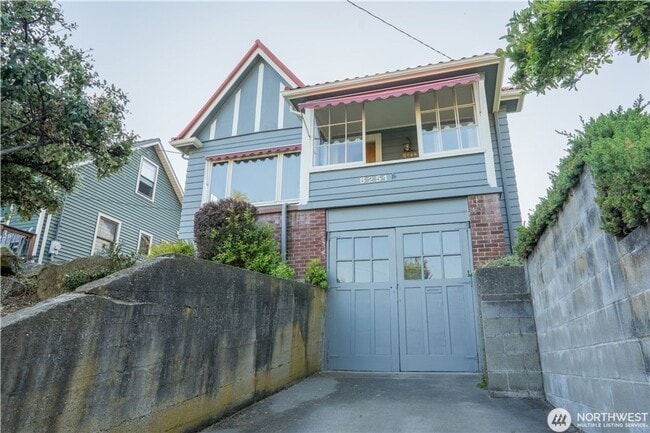 Building Photo - 2bd/2.5ba Seattle House