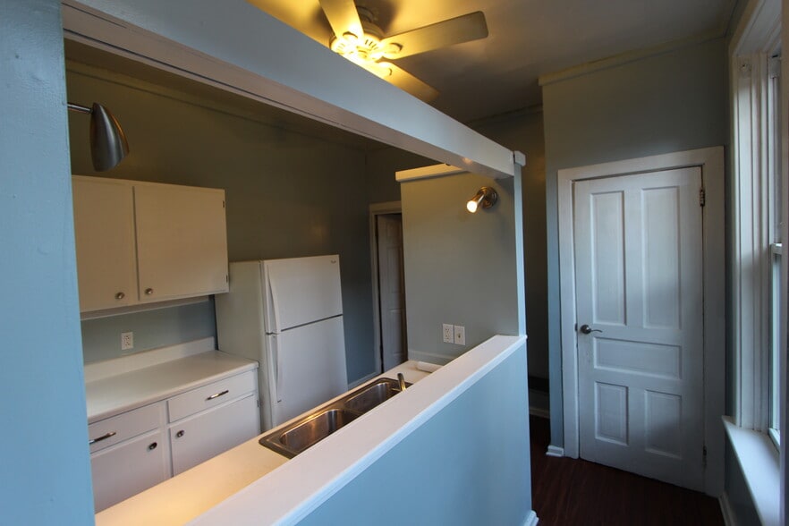 Kitchen - 1802 Penn St