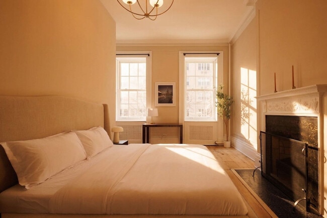 Building Photo - 3 E 9th St