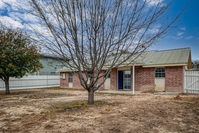 Building Photo - 718 Sage Dr