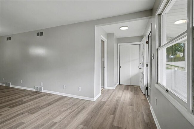 Building Photo - 841 E Lutton St