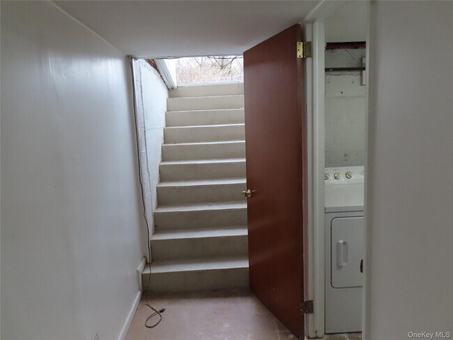 Building Photo - 3 Birch St