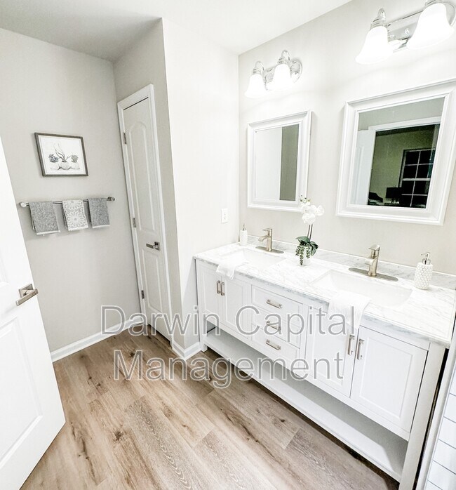 Building Photo - 996 Woodview Ct