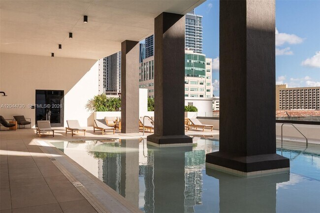 Building Photo - 225 N Miami Ave