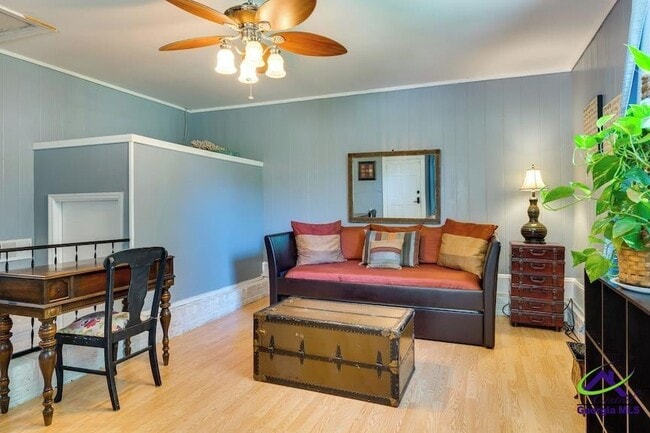 Building Photo - 422 Forrest Dr