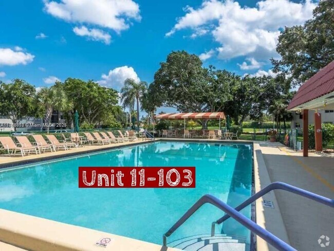 Building Photo - 9410 N Hollybrook Lake Dr