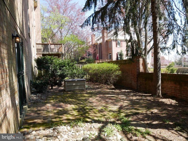 Building Photo - 3045 Federal Hill Dr