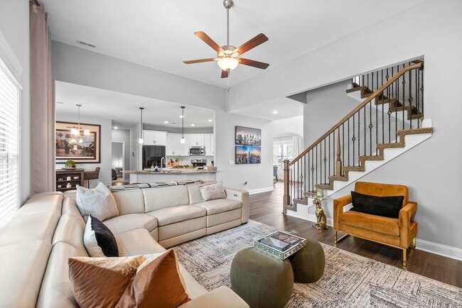 Building Photo - Modern 6-Bedroom Home with Open Layout & S...
