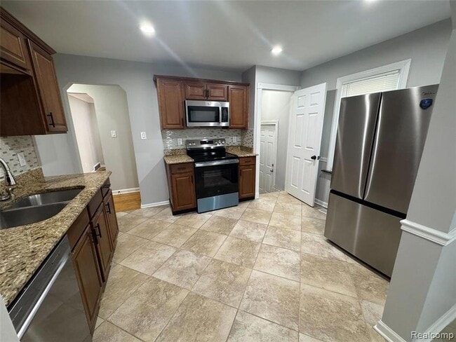 Building Photo - 1753 E Milton Ave