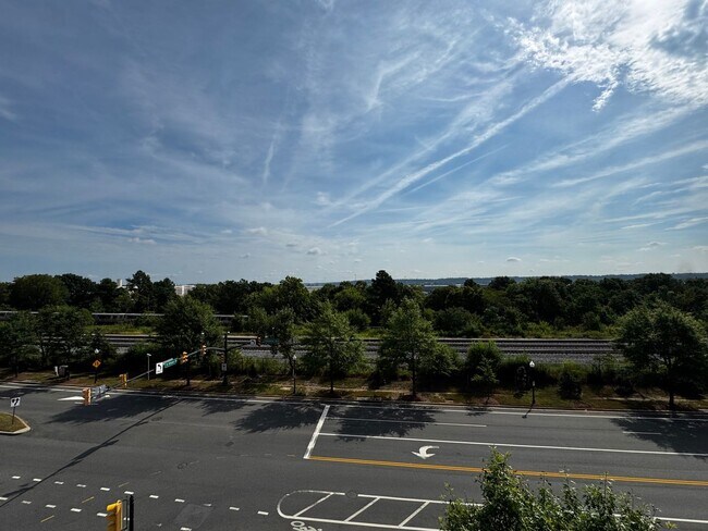 Building Photo - Luxury Fully Furnished 2BR/2BA Corner Cond...