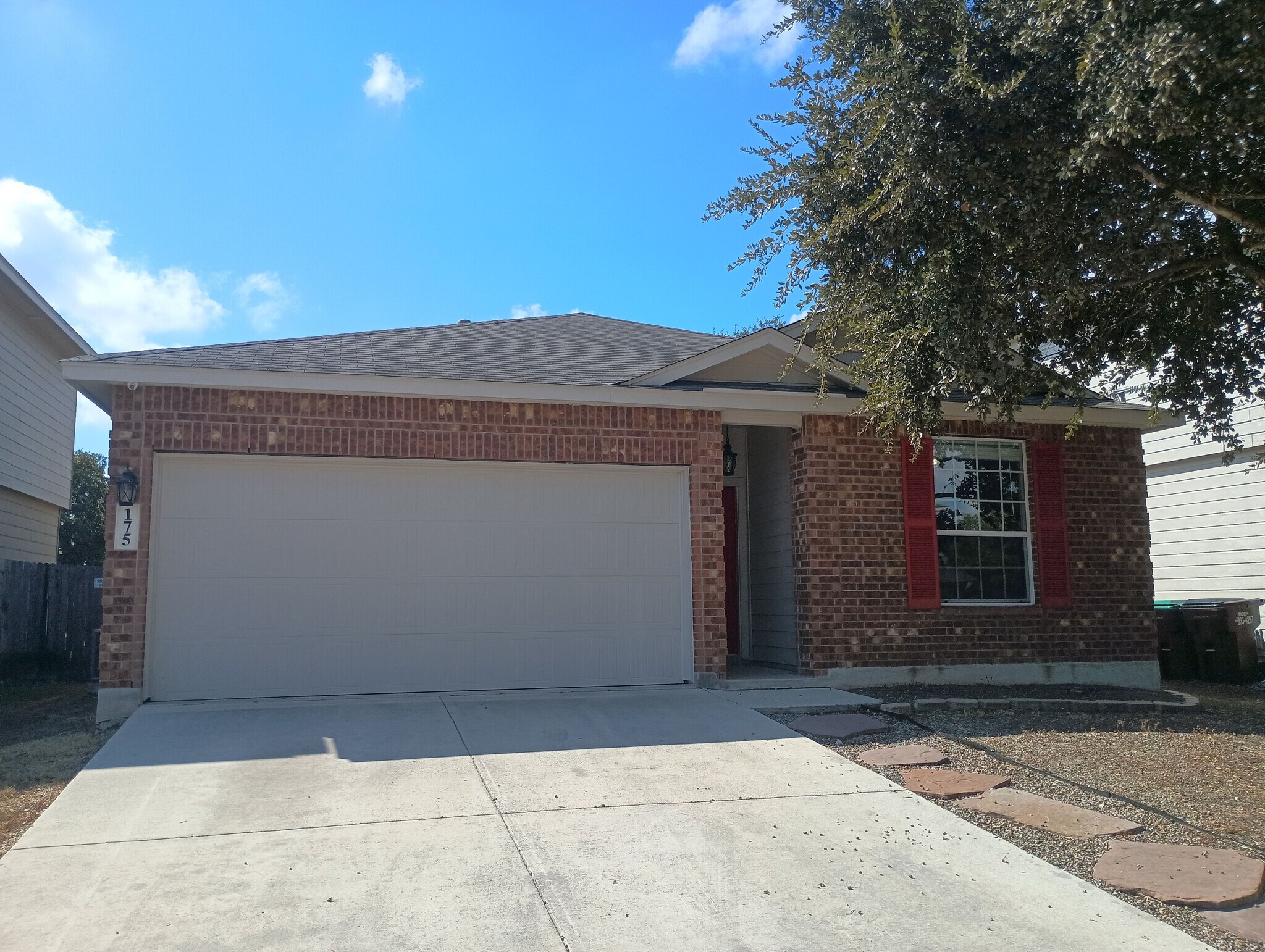 Building Photo - Room in House on Katherine Way