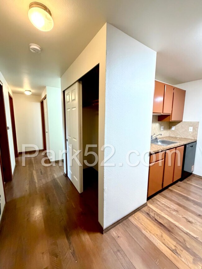 Building Photo - Puyallup Area 2 Bedroom 2nd Floor Apartment