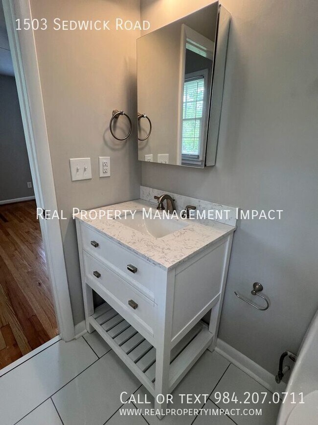 Building Photo - Vintage, 3-4 Bedroom 3 Bath Parkland Ranch...