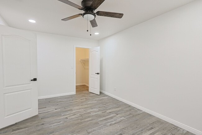 Building Photo - Spacious 5-Bedroom, 3-Bath Home – Convenie...