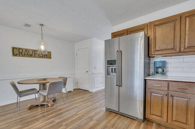 Building Photo - 142 West Tisbury Lane